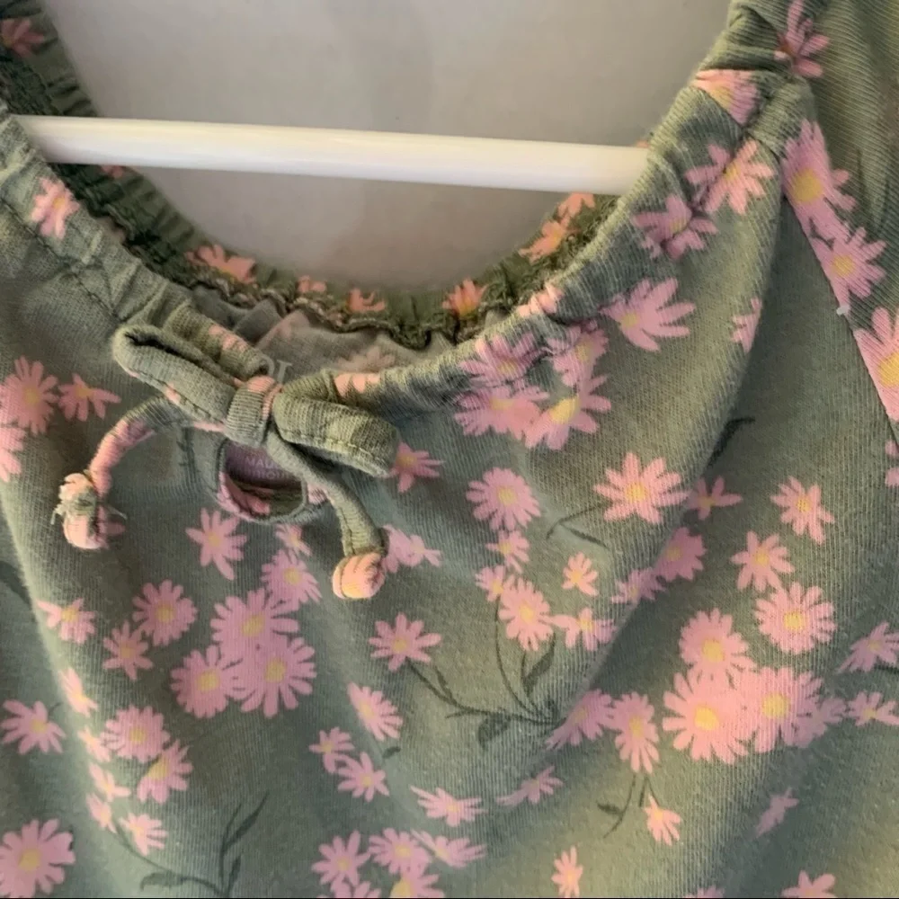 The Children’s Place Girl blouse olive & pink flowers. Size 5/6